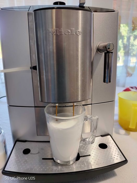 Автоматична кафемашина Miele CM5200.