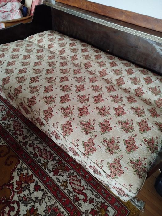 Vand canapea veche .