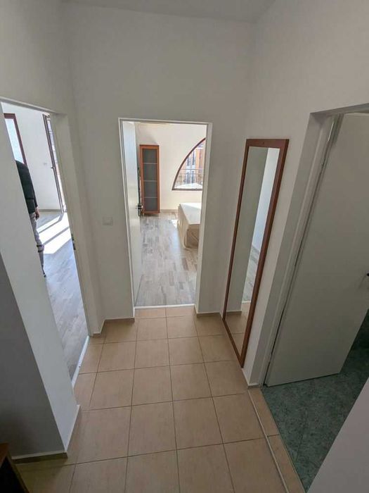 Просторен двустаен апартамент с гледка море, Първа линия