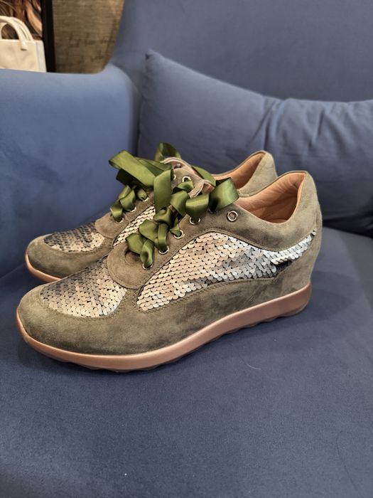 Кроссовки женские