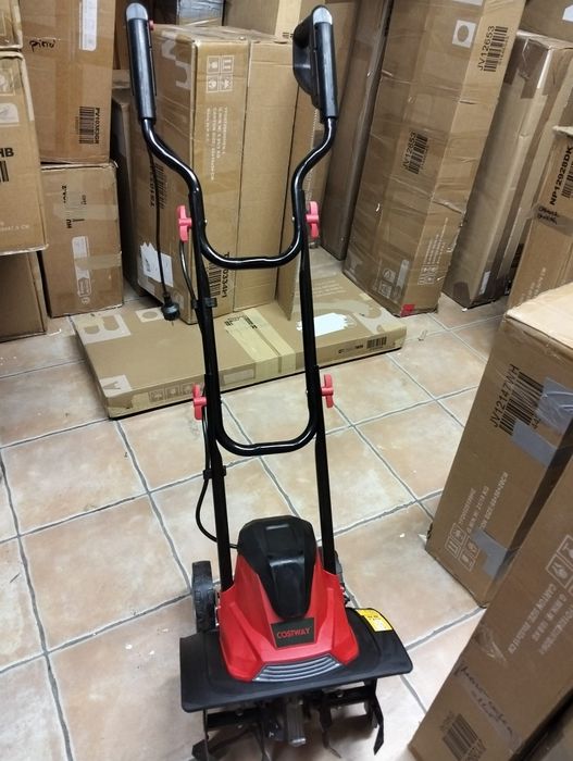 Motosapă cu o adâncime de 22 cm şi lățime de lucru 35 cm