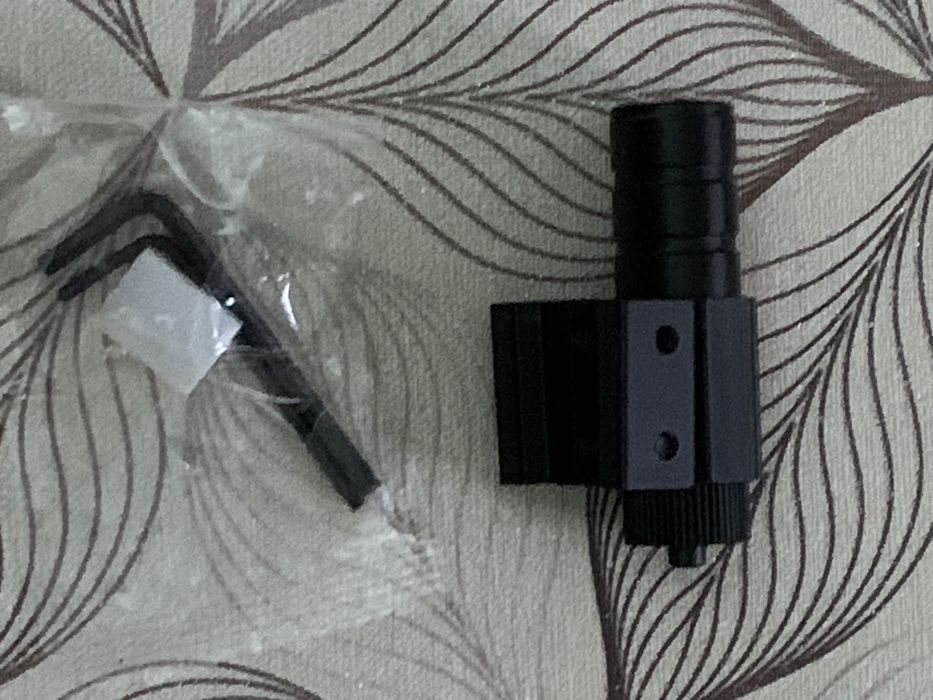 Лазерен прицел с червена точка