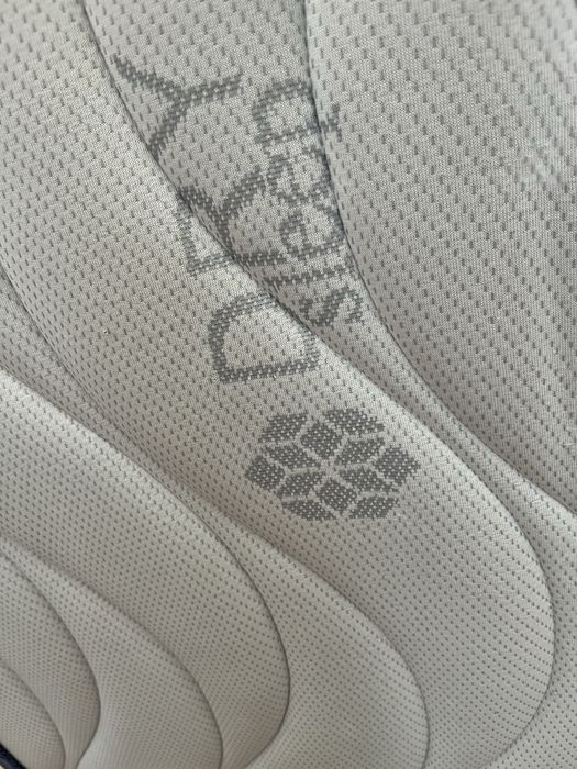 Спалня 160/200 с подматрачна рамка с газови амортисьори и матрак Islee