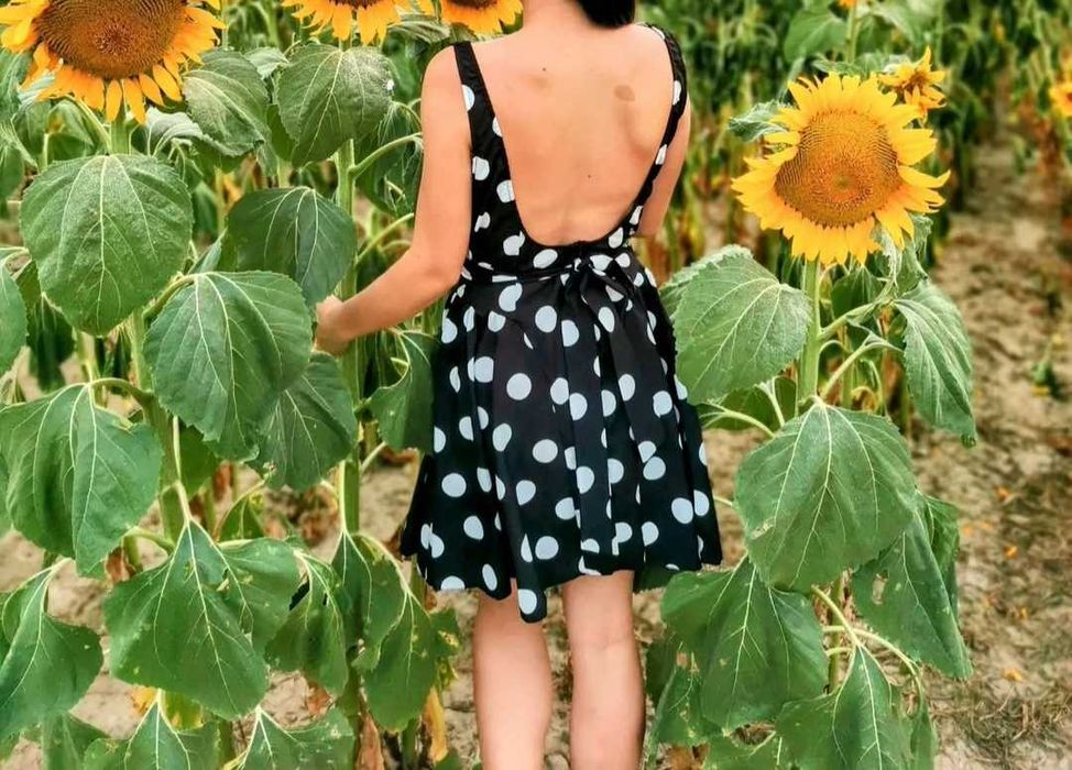 Черна рокля на точки