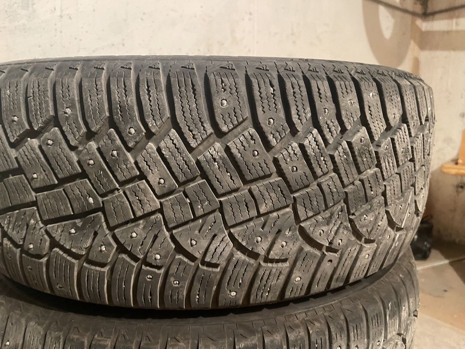 Продам зимняю резину 235/55/R18 Continental