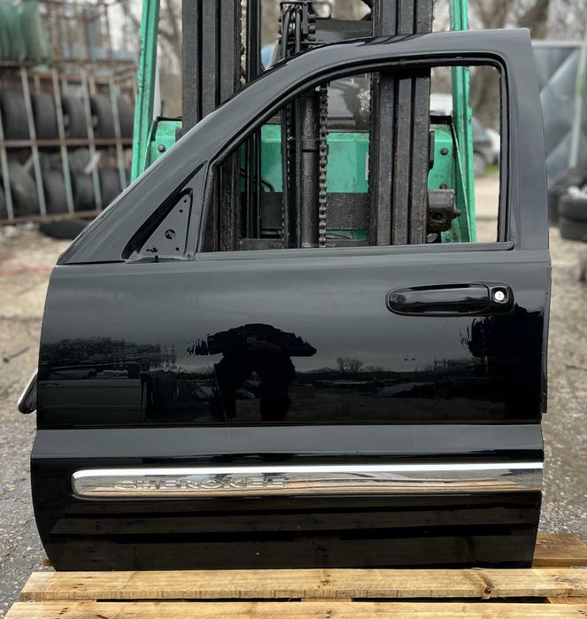 Предна врата за Jeep Cherokee / Джийп Чероки 2007г