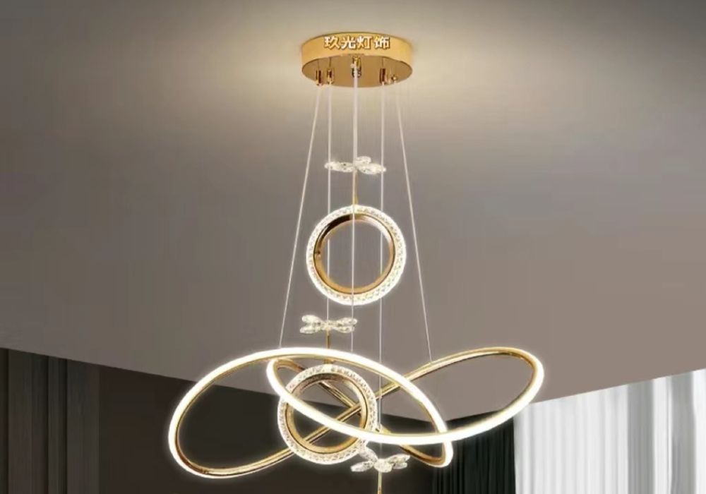 Продам новую люстру