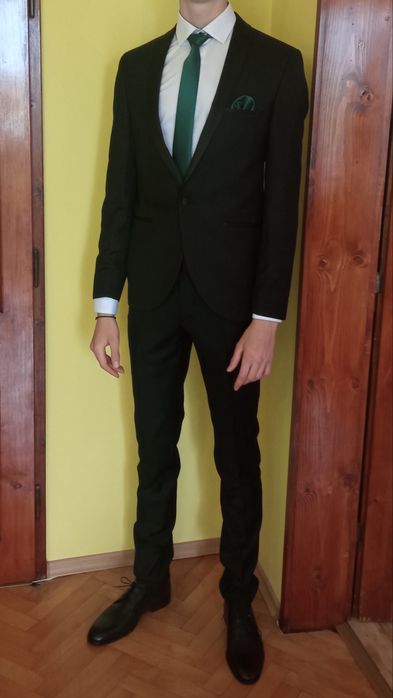 Мъжки официален костюм