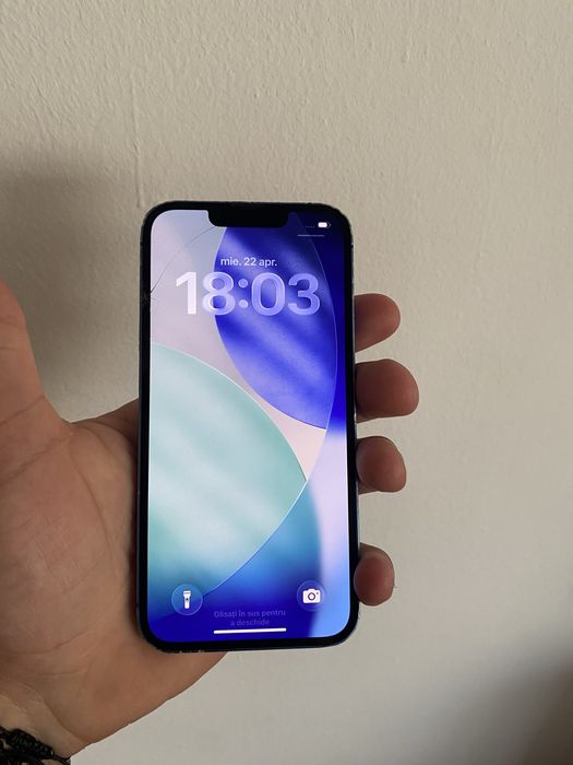 Iphone 13 albastru
