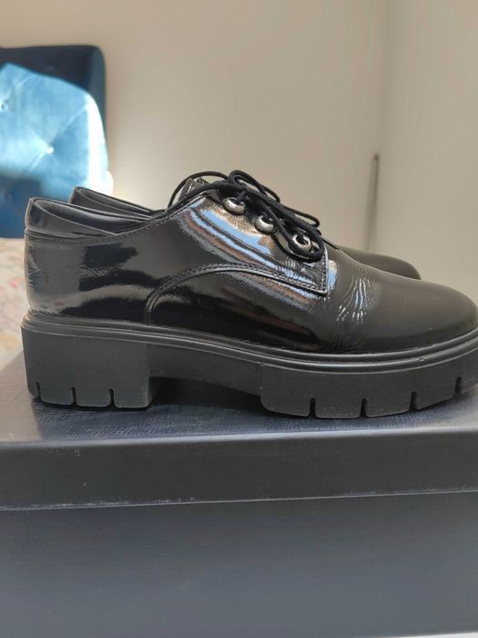 Pantofi negri femei cu sireturi