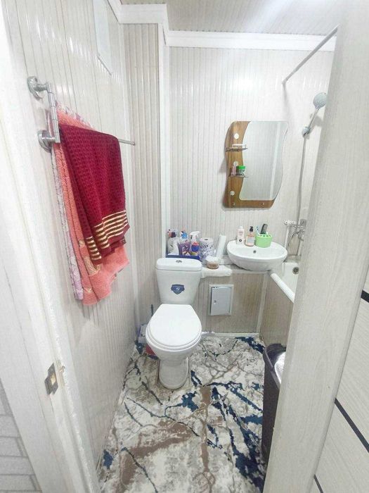 Navoiy shahar Yujniy tarafdan 2 xonali kvartira sotiladi