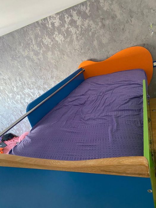 Продам детский  кровать вместе шкаф