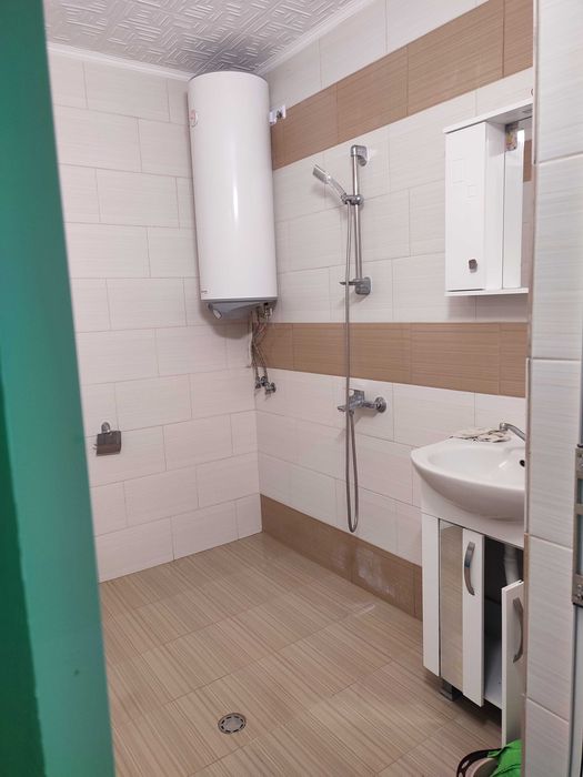 Дава се под наем Тристаен апартамент в Царево - 90 кв.м за 306 € - Снимка #3