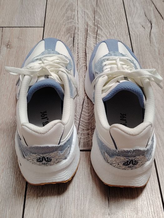 Продам кроссовки