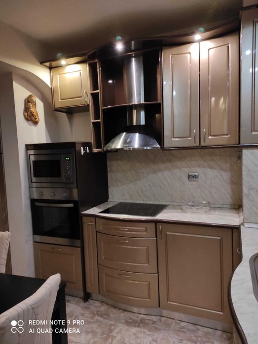 Дава се под наем Тристаен апартамент в София, Красно село - 85 кв.м за 700 € - Снимка #1