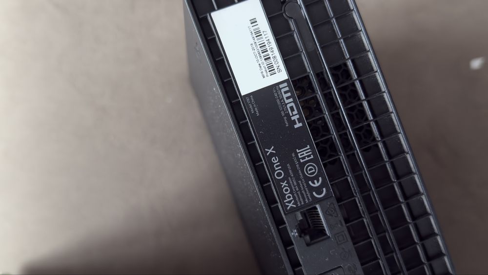 Xbox One X 1TB полный комплект коробка