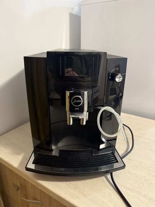 Автоматична кафемашина Jura E60
