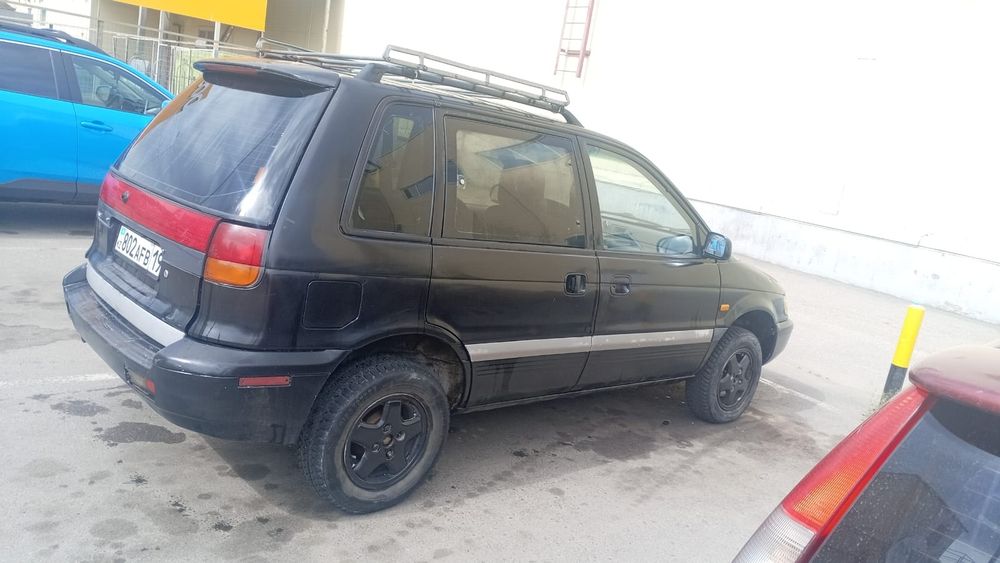 Продам машину Mitsubishi Space Runner,