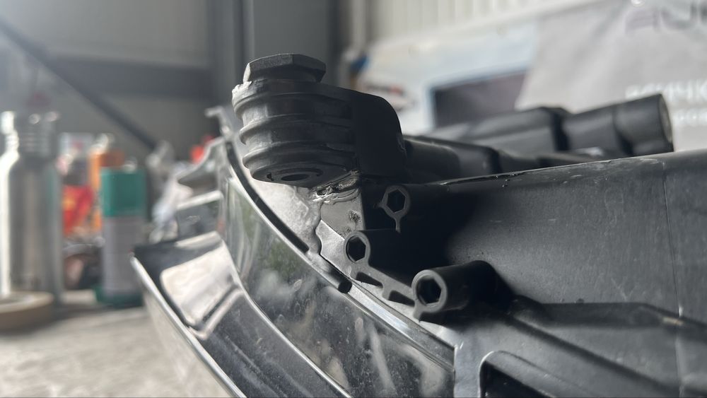 Десен фар Jaguar E-Pace X540