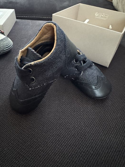 Нови бебешки обувки