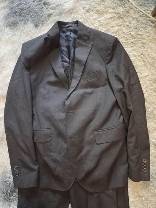 Продам 2 костюма 48раз