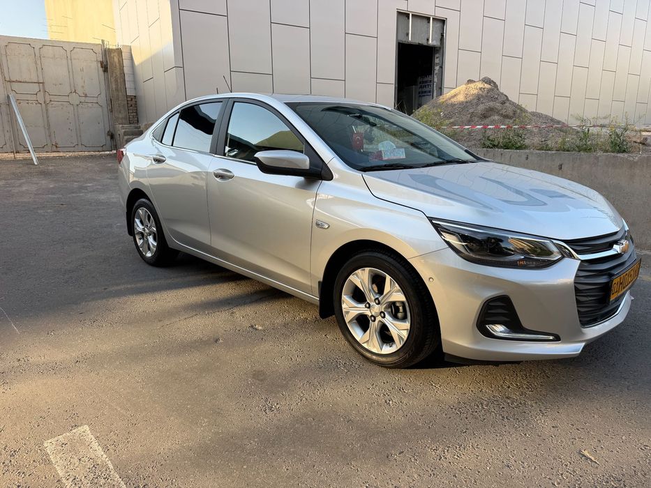Chevrolet Onix Premier 2023 года.