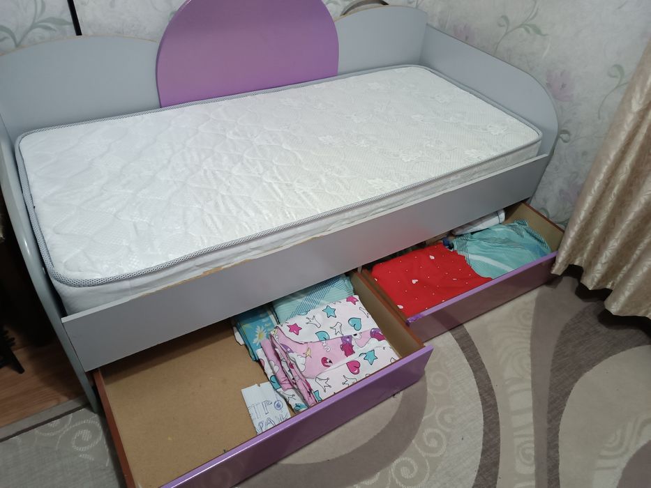 Детская кровать с матрасом