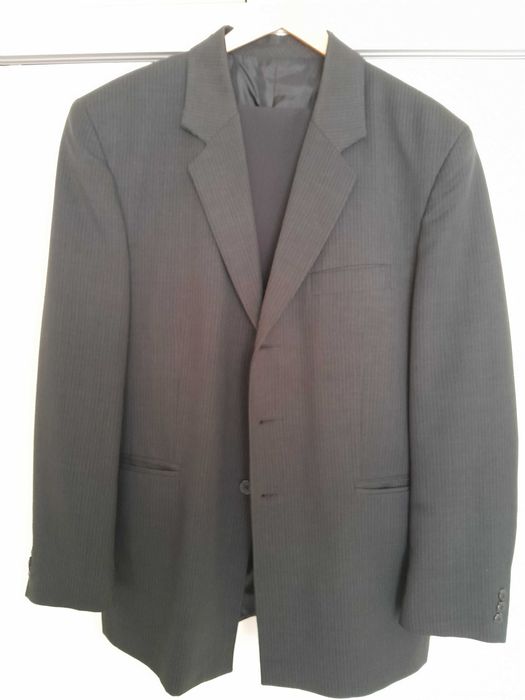 Мъжки костюм размер 52 без следи от употреба.