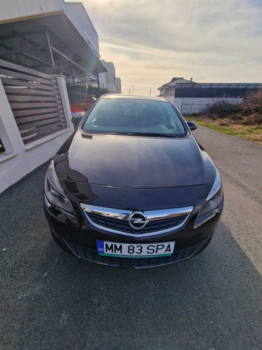 Opel Astra J an fabricatie 2012, stare foarte buna, pret negociabil
