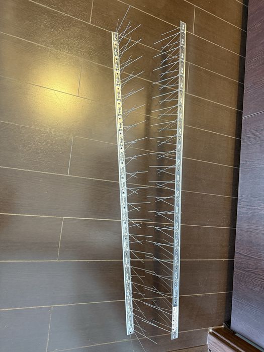 Banda anipasari pe suport inox