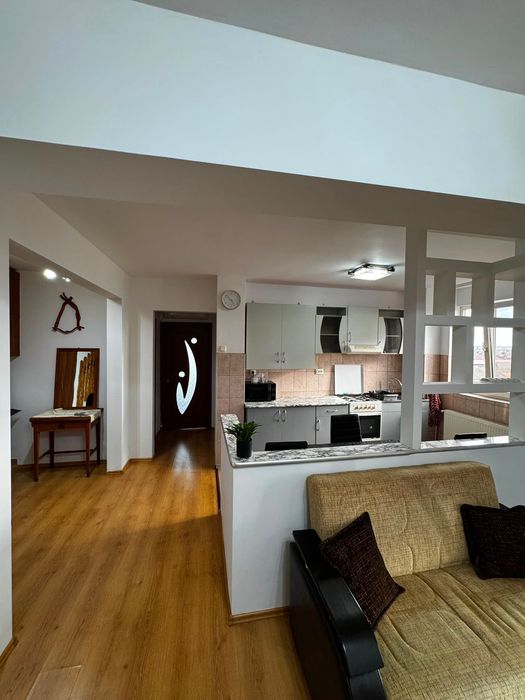 Apartament renovat de închiriat cu 4 camere