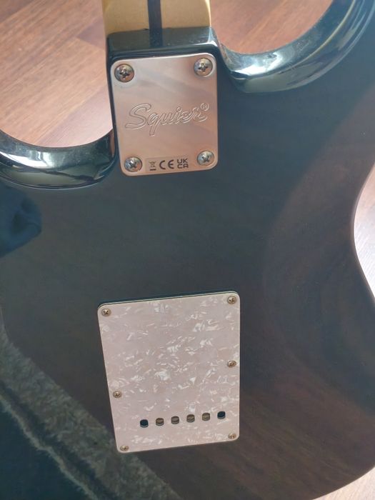 Электрогитара Squier