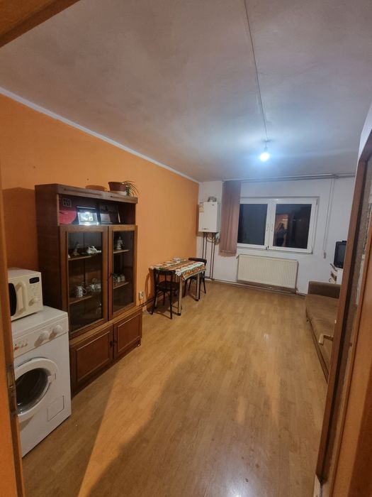 Închiriez garsonieră