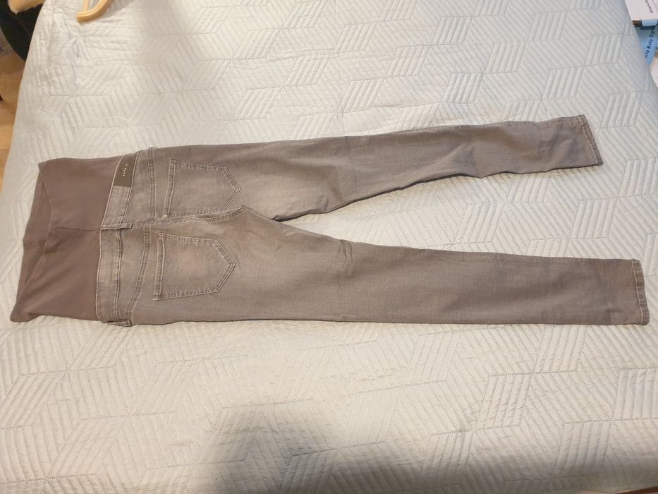 Vand blugi pentru gravide