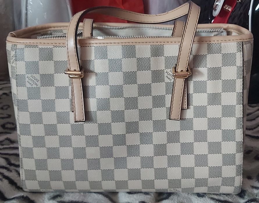 Geanta/ poseta din piele crem cu carouri gri