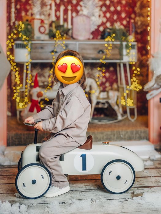 Vilac Masina Metal Alba - Crem - Masina clasica si durabila