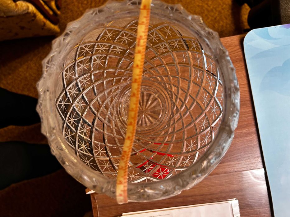 Продам хрустальные вазы и конфетницы