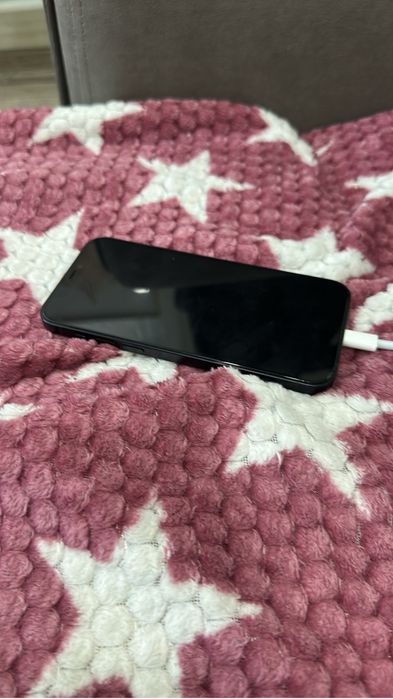 Iphone 12 продает мой дядя в отличном состояние