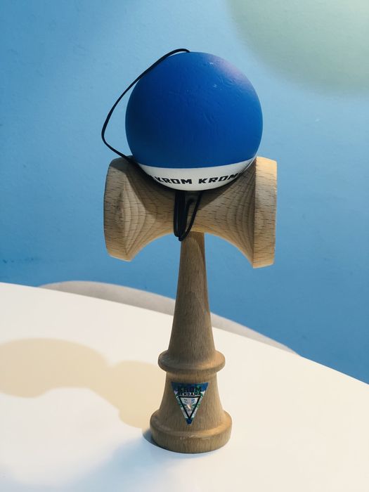 kendama din lemn