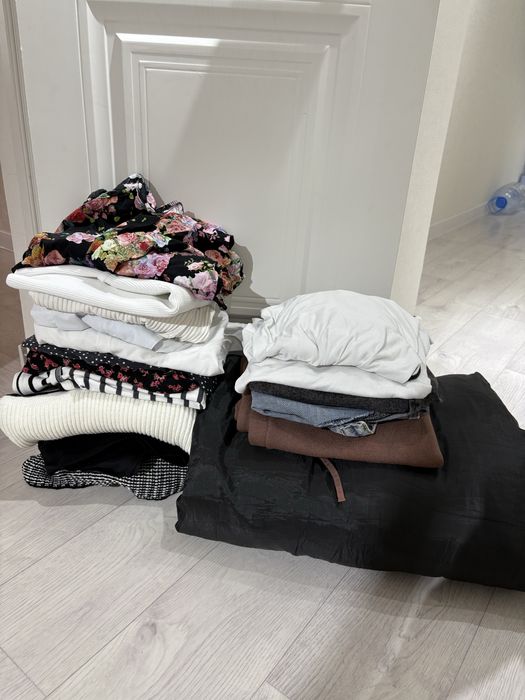 Отдам даром женские вещи