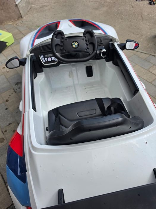 Vând masinuta BMW M