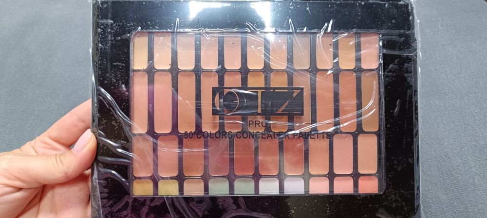 Палитра за контуриране на лице с 50 цвята