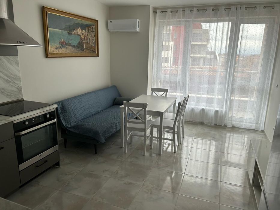 Дава се под наем Двустаен апартамент в Варна, Център - 55 кв.м за 448.8 € - Снимка #1