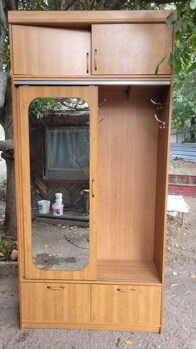 Продам шкаф в коридор