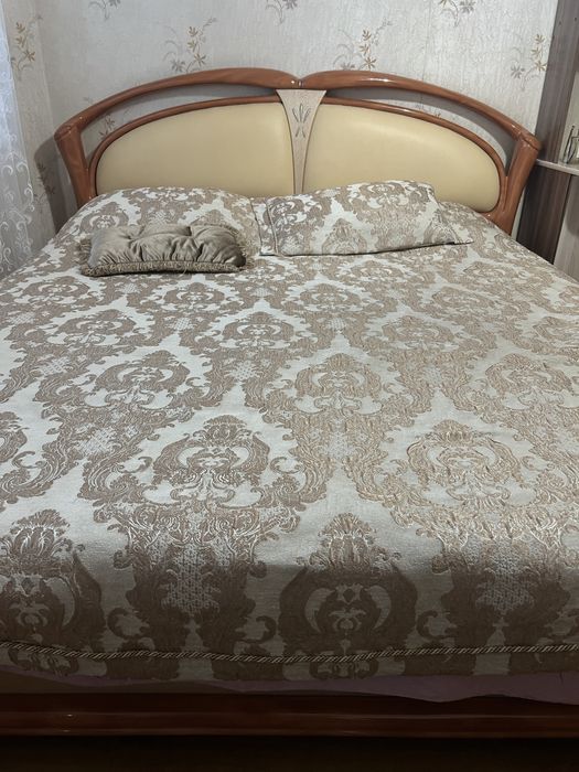 Продам спальный гарнитур