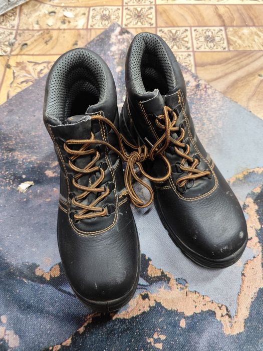 Продам ботинки 38 размер 6000 тыщ