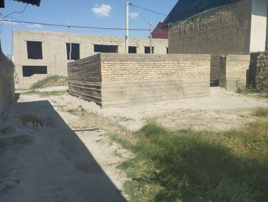 Uy sotiladi 8 so'tik