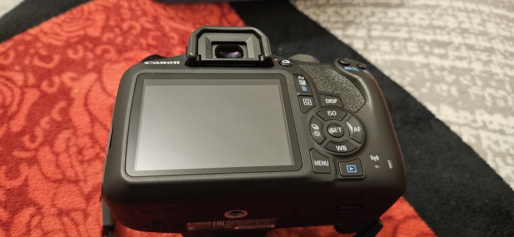 Canon 2000D,că nou 18-55 și 50mm,încărcător,geanta dedicata