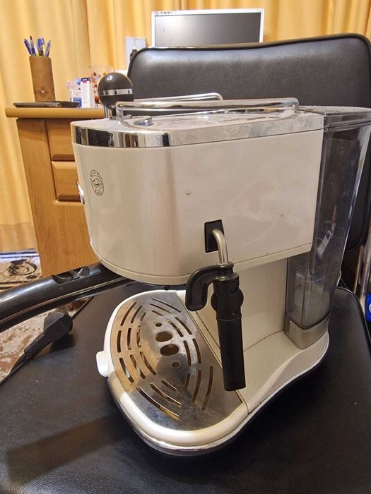 Кафе машина Delongi