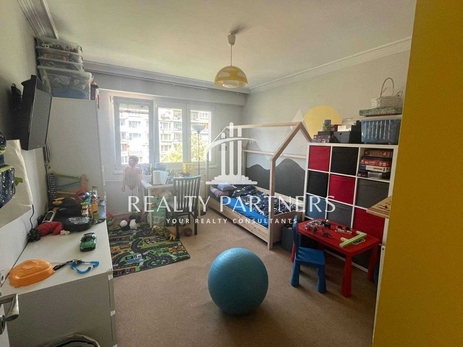 Продава 3-стаен – кв. Изток, гр. Перник